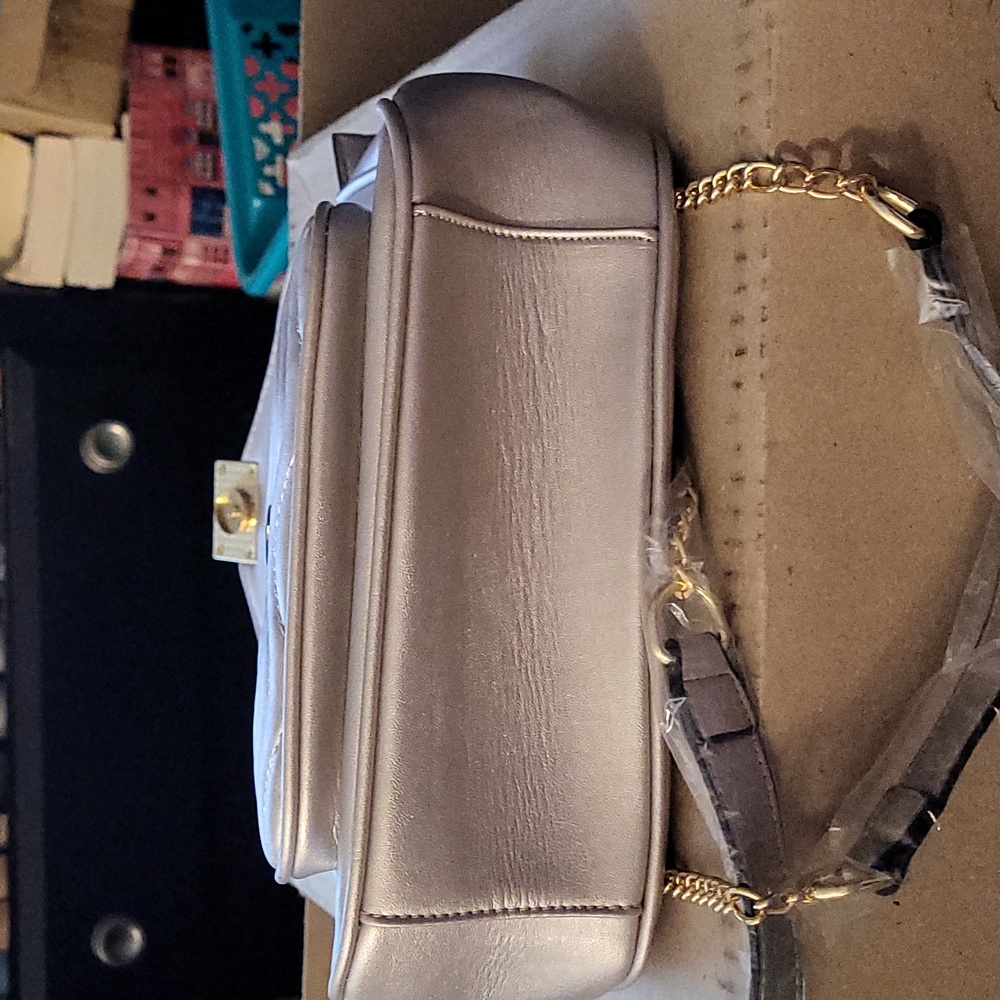 New silver quilted purse - Picture 3 of 6